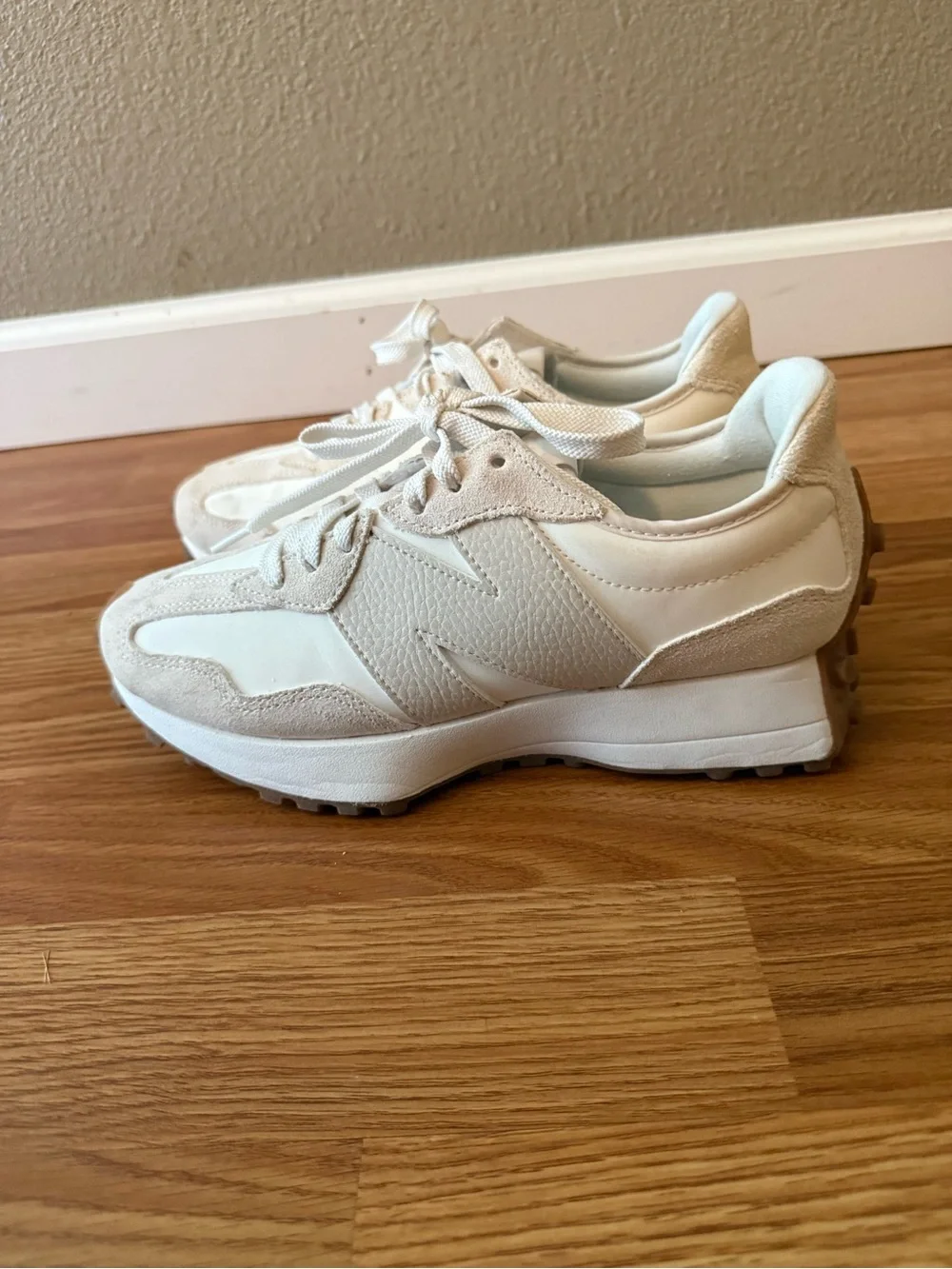 New Balance Women's Cream/Tan Retro Runner Sneakers